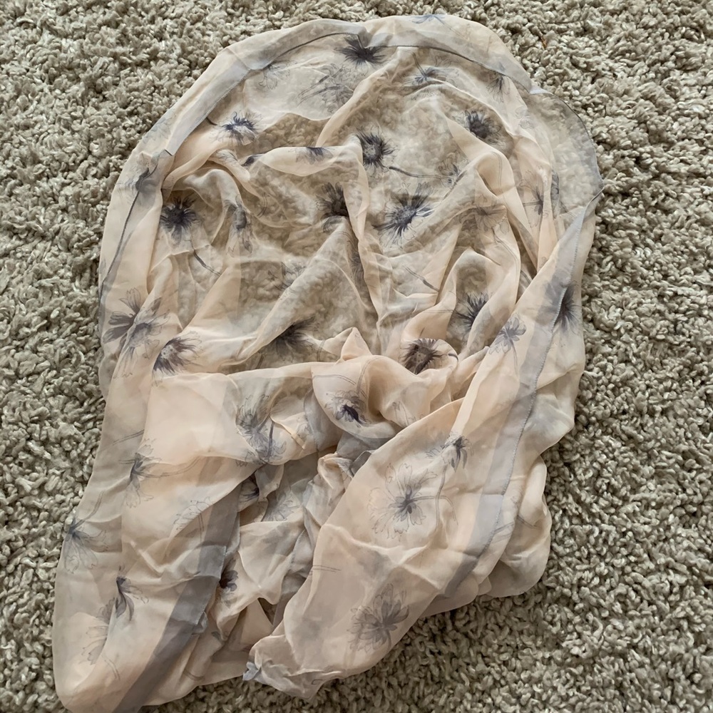 Super Chic Beige Scarf